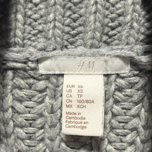 H&M Gray Turtleneck Knit Sweater Woman’s Size XS - Picture 2 of 4